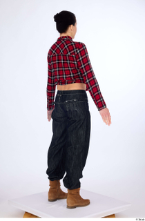 Hanane a pose baggy high-waisted jeans casual dressed plaid knotted…